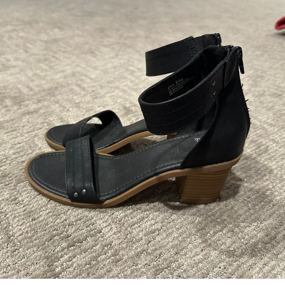 Frye and Co Zaki Black Ankle Strap Block Heel Sandals Size 9.5 M